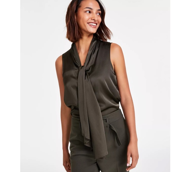 Sleeveless V-Neck Center Front Tie Top - Emerald